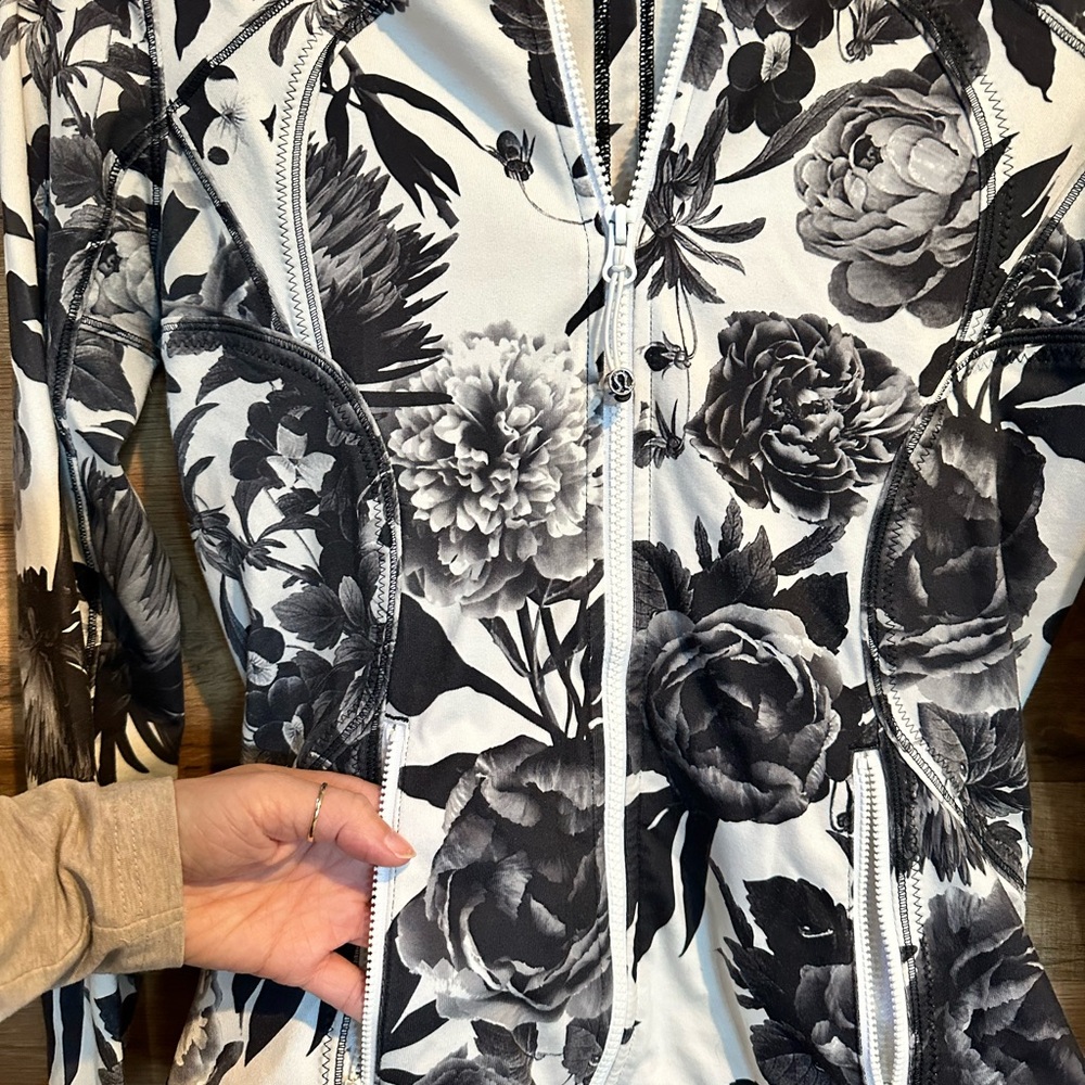 Lululemon Floral Zip-Up Jacket | Size 6 | Black & White | Stylish & Chic - Picture 2 of 6